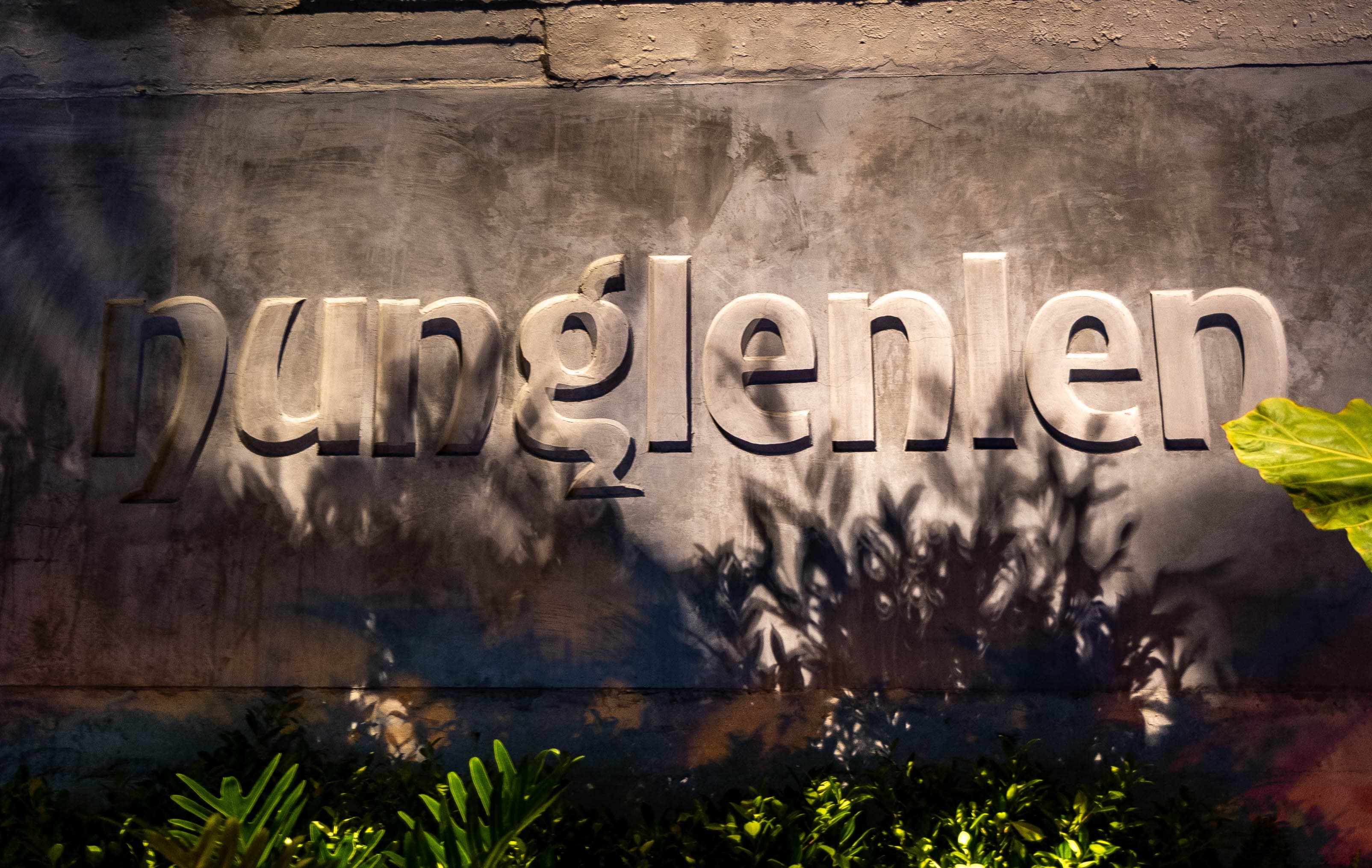 Nunglenlen Ekkamai Bangkok